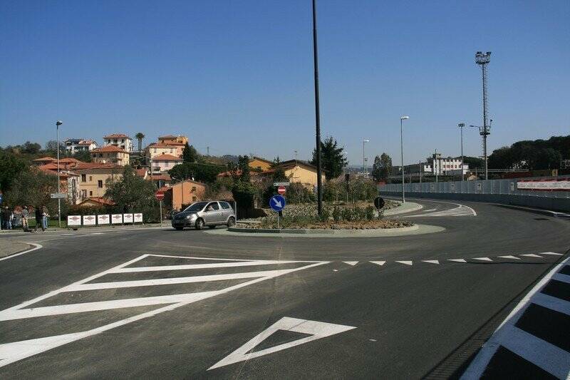 La nuova rotonda tra Via Galvani e Via Valdellora