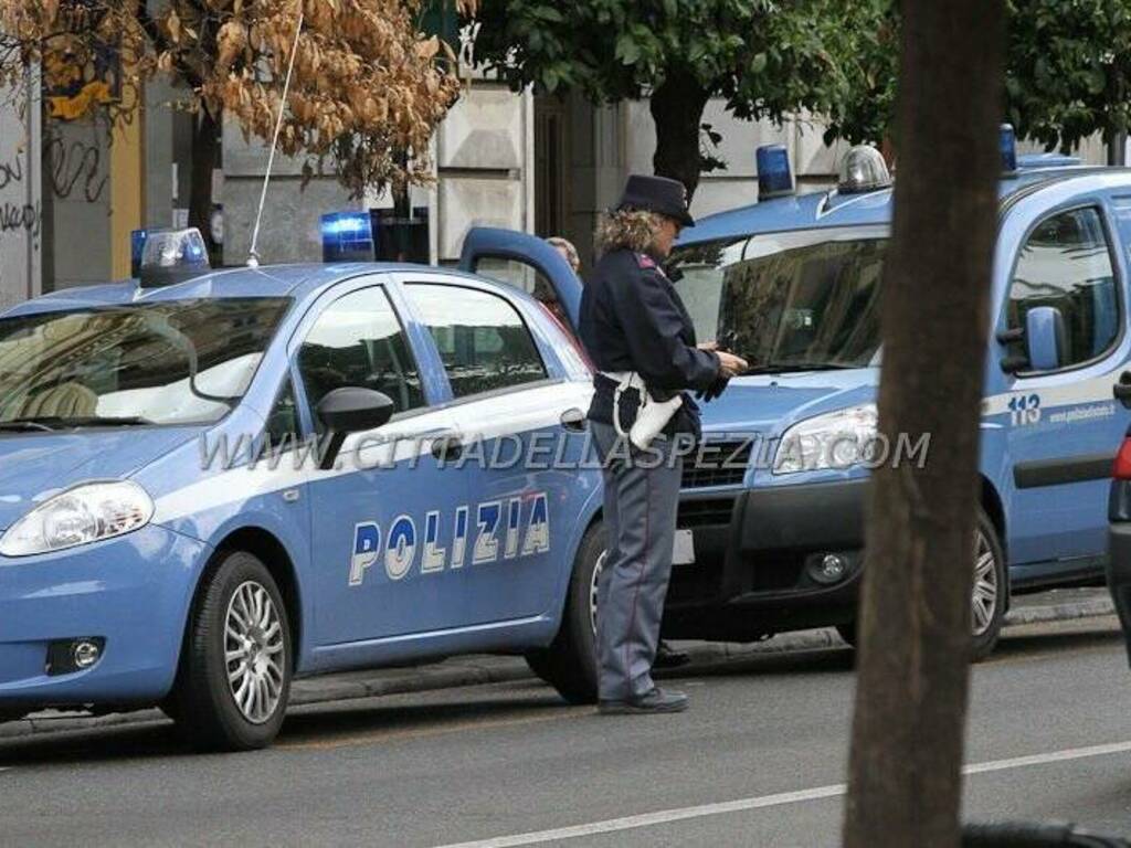 12.04.2012 : POLIZIA ANTIDROGA IN PIAZZA BRIN (LA SPEZIA)