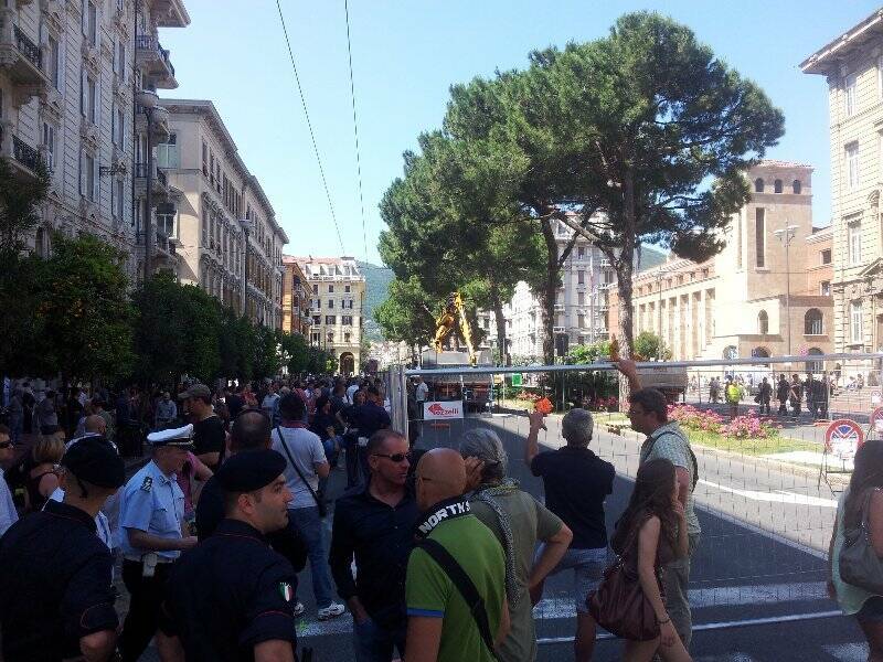 Manifestanti per Piazza Verdi