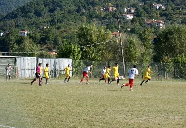 Attimi di gioco al "Canese" di Piana Batolla