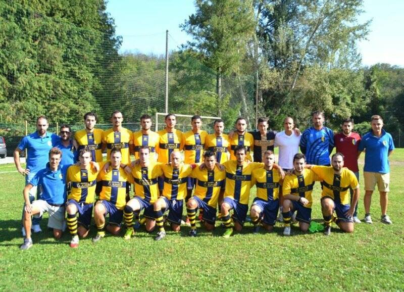 Nella foto la squadre del Riccò le Rondini