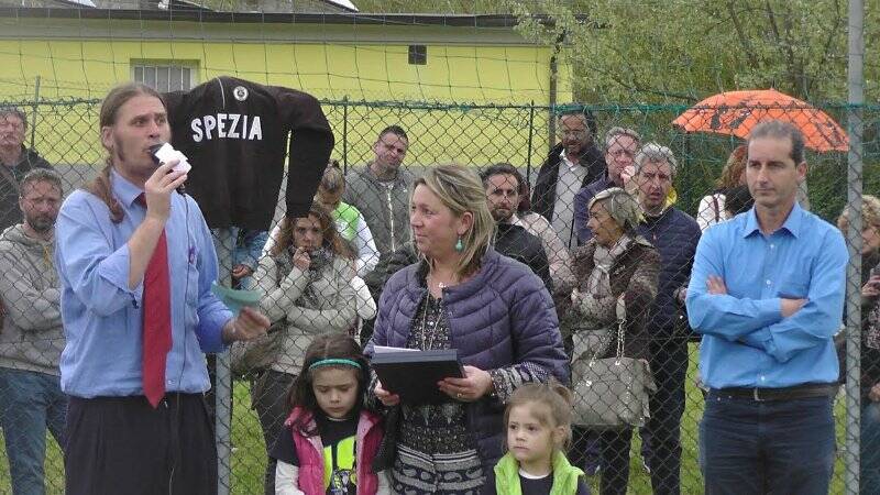 Nella foto la Signora Romboni, Sara con le figlie, alle premiazioni finali fra il  d.s. follese David Papadhopulli (a sinistra) e il d.g. Piero Rovani