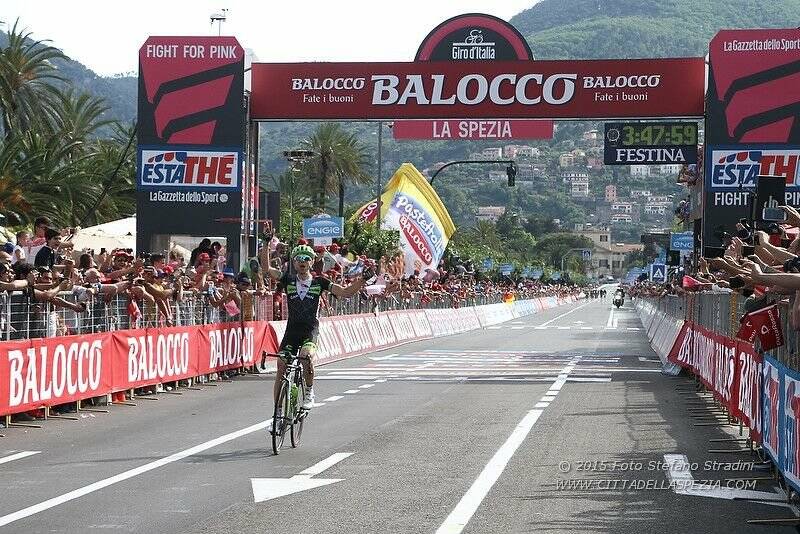 Davide Formolo taglia il traguardo