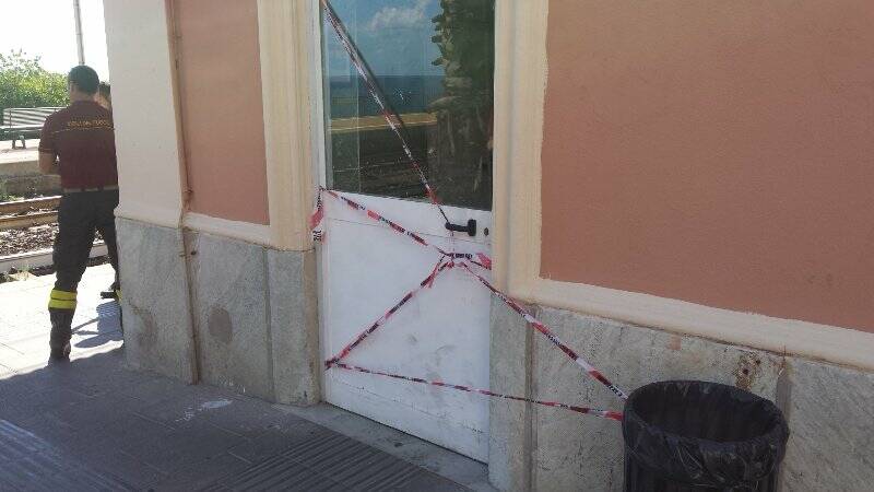 Atto vandalico ai bagni della stazione