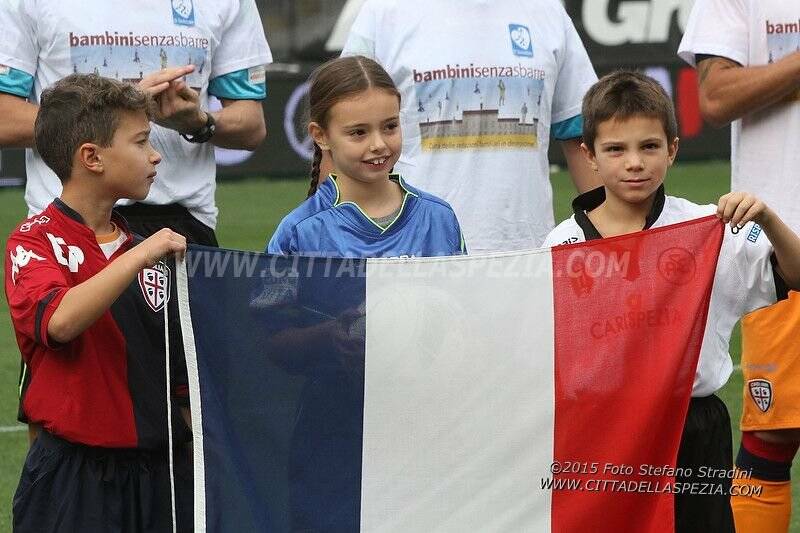 Bimbi con la bandiera francese
