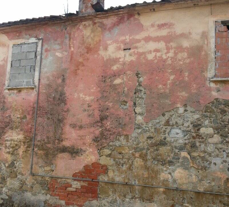 Fabbricato fatiscente in via San Bartolomeo