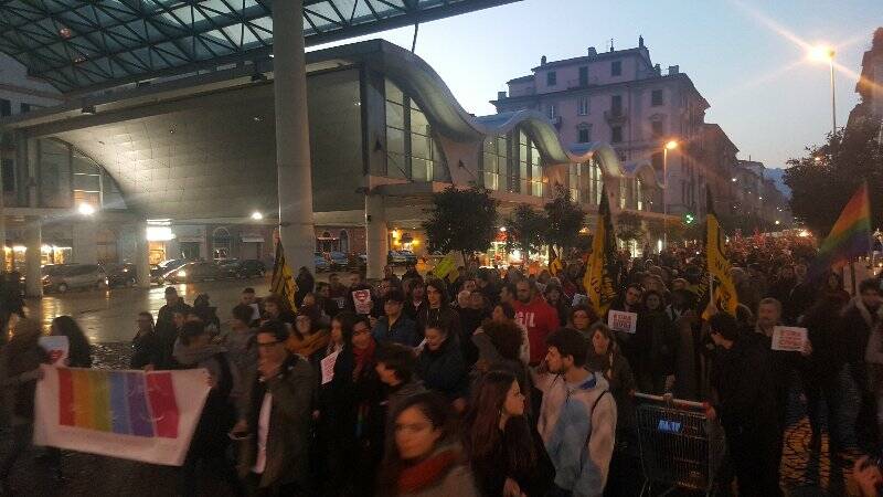 Il corteo per i diritti civili "Svegliati Italia" attraversa Piazza Cavour