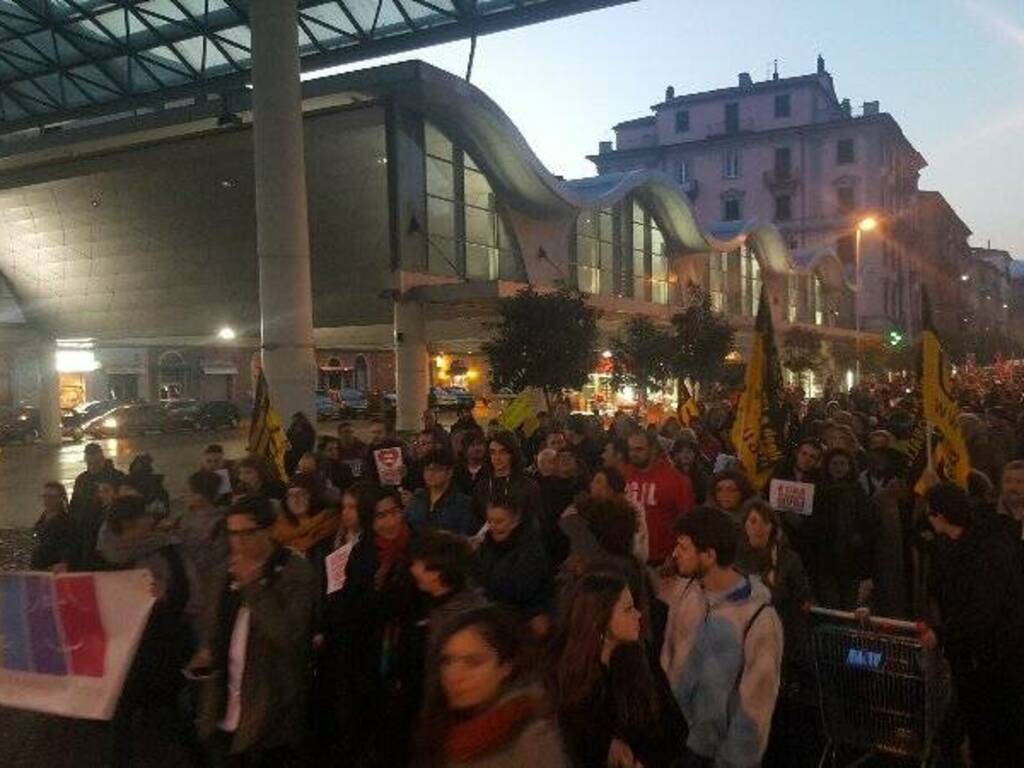 Il corteo per i diritti civili "Svegliati Italia" attraversa Piazza Cavour