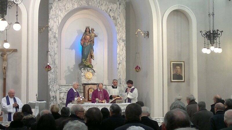 Monsignor Palletti conduce la messa