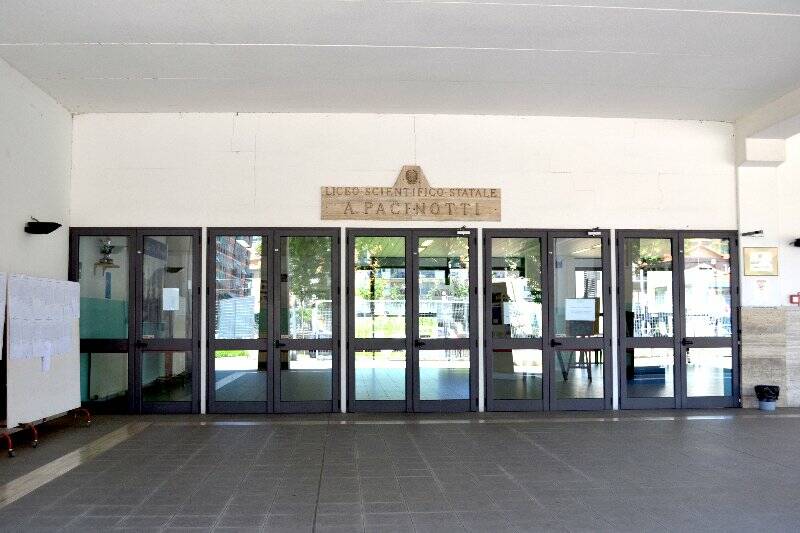 L'entrata del liceo scientifico "Pacinotti"