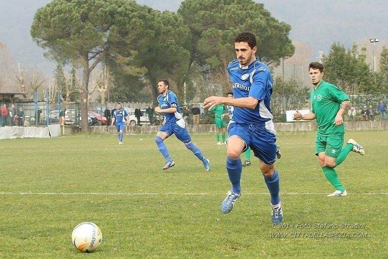 Menichetti sprinta sulla corsia mancina nel derby contro la Fezzanese