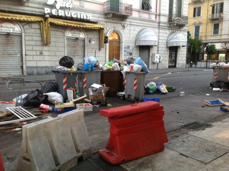 Degrado in piazza Cavour