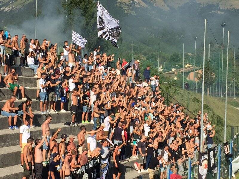 Spezia-Ascoli, tifosi nello stesso settore