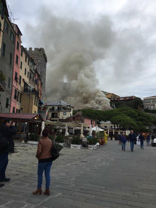 Incendio a Portovenere (foto di Cristian Baracco)