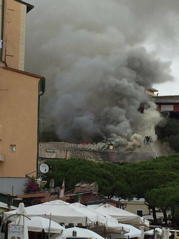 incendio a Portovenere (foto di Cristian Baracco)
