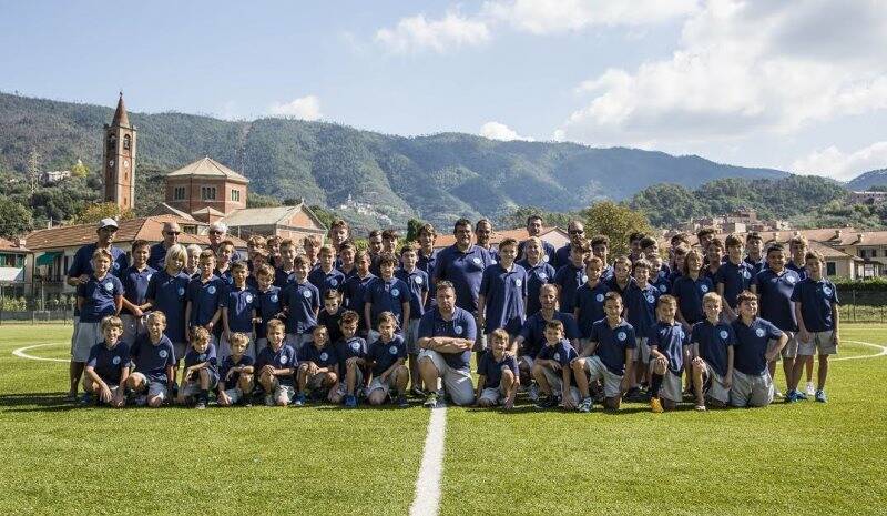 Nella foto il Settore giovanile del V. Levanto al gran completo nel giorno della presentazione a Moltedi