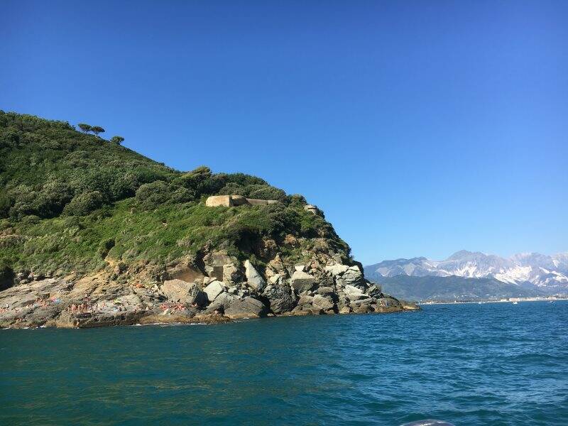 Punta Bianca e le Apuane