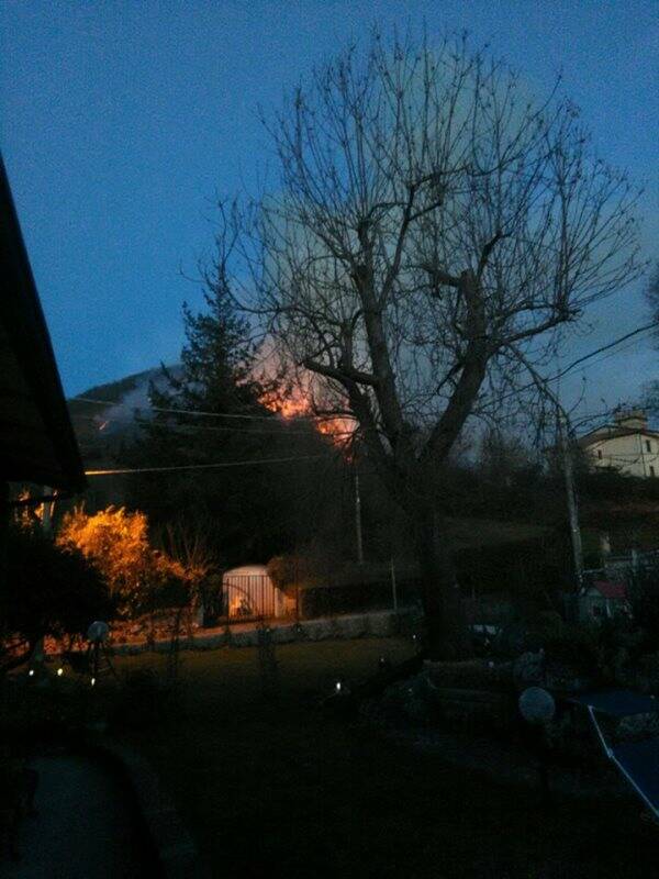 Fiamme sulle Apuane