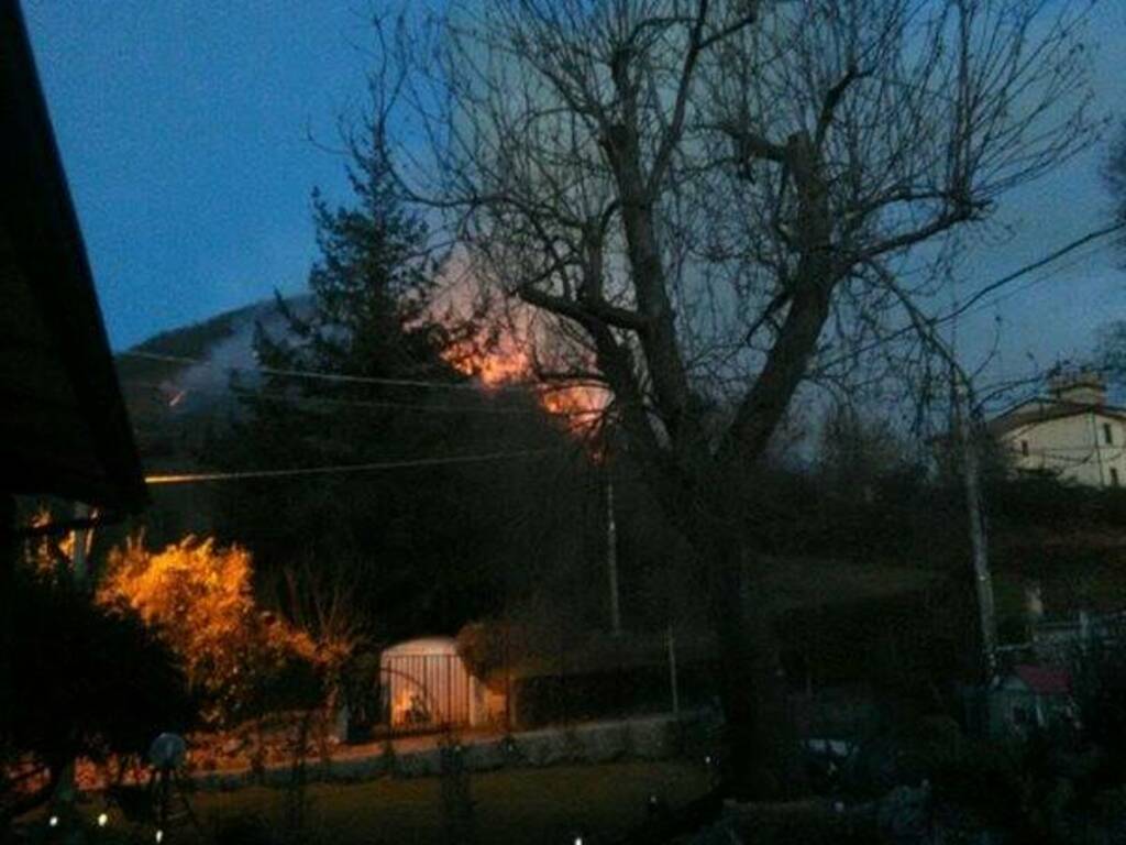 Fiamme sulle Apuane