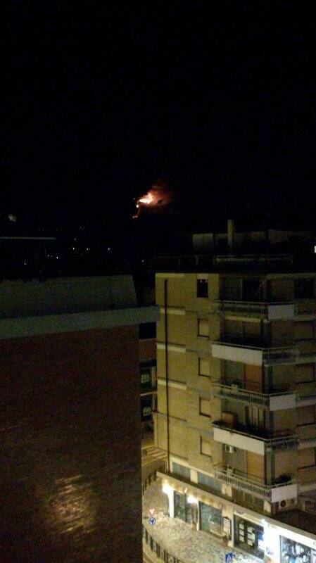 Fiamme sulle Apuane