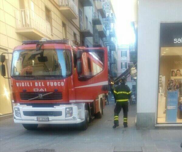 Intervento dei vigili del fuoco in Via Sapri