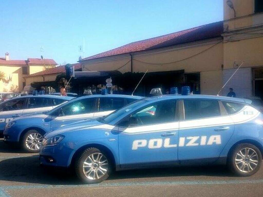Pattuglie Polizia in stazione a Sarzana