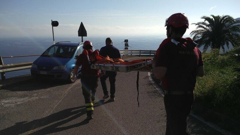 I vigili del fuoco rientrano da un intervento