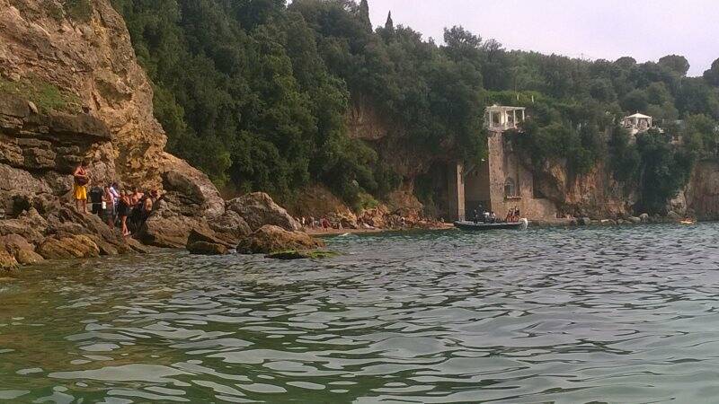 La calette dietro il castello di Lerici