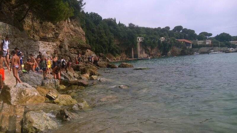 La calette dietro il castello di Lerici