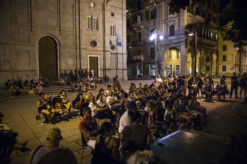 Pubblico in Piazza Brin