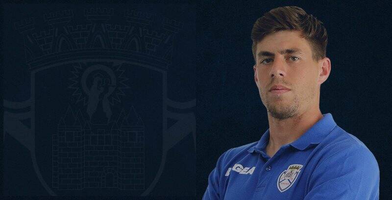 La presentazione ufficiale dell'ex Sestri Levante Caio Secco da parte del club lusitano del Club Desportivo Feirense.