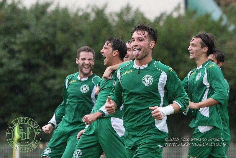 Federico Lazzoni esulta dopo un gol con la maglia della Fezzanese durante la sfida vinta per 5 - 2 contro il Ligorna al "Miro Luperi".