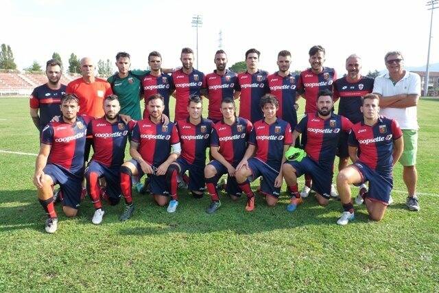Il Little Club Genoa Mora stagione 2016/2017 in posa al "Miro Luperi" di Sarzana.