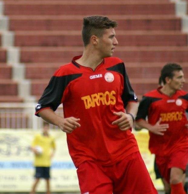 Nella foto il giovane attaccante Calò con la maglia della Tarros Sarzana.
