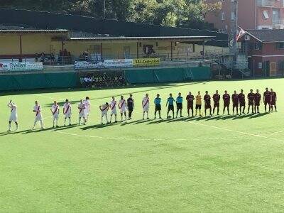 Casarza Ligure e Forza e Coraggio al fischio iniziale della partita.