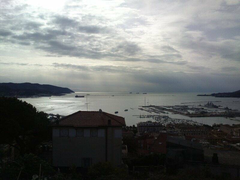 Golfo dei Poeti con cielo nuvolo