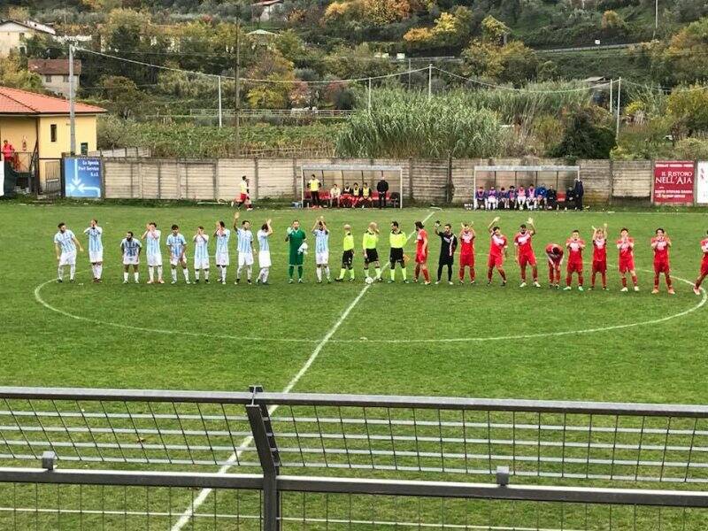 Magra Azzurri e Forza e Coraggio al fischio d'inizio del match del "Camaiora".