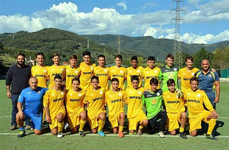 Nella foto la formazione della Tarros Sarzanese allenata da mister Alessandro De Biasi