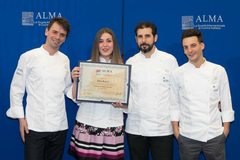 Elisa Bracci con i professori di Alma