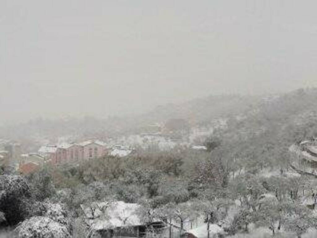 Arriva la neve, periferia e provincia si imbiancano