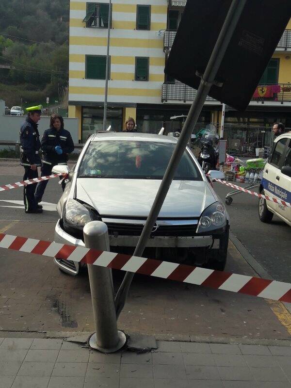 L'auto coinvolta nell'incidente al supermercato