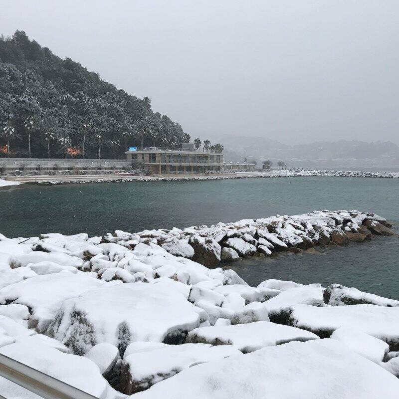 Lo stabilimento Colombo coperto di neve