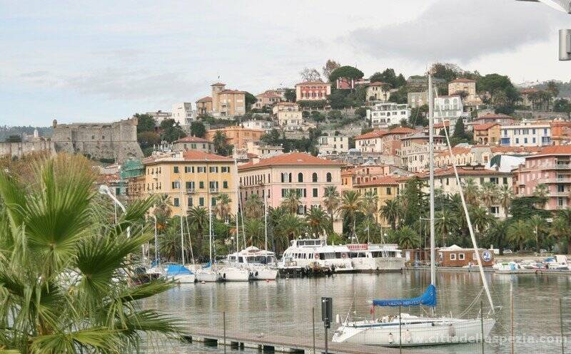 Panorama della città dal porticciolo Mirabello