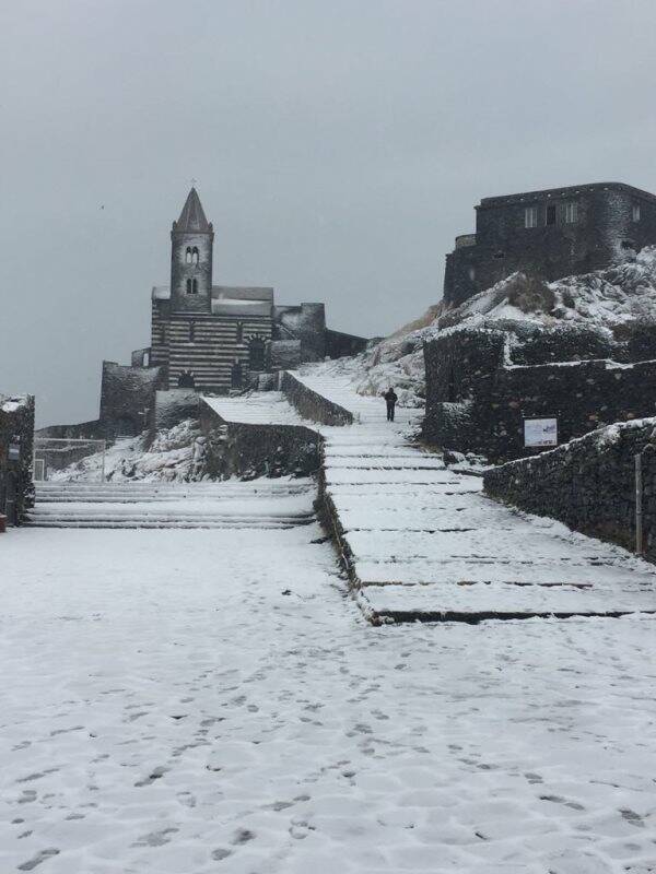 Piazza San Pietro innevata