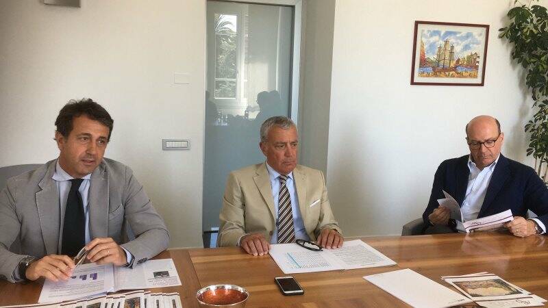 Il vicepresidente Bacigalupi e il direttore Faconti di Ance la Spezia. A destra Guido Melley