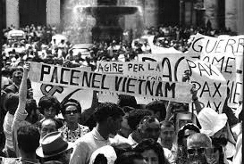 Una manifestazione contro la guerra in Vietnam