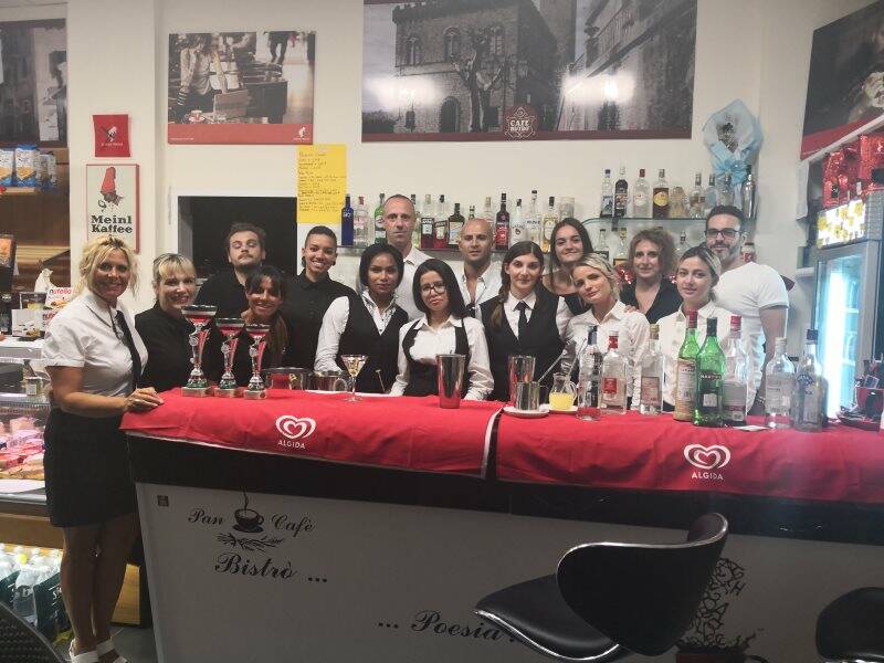 Aspiranti barman si formano ad Arcola