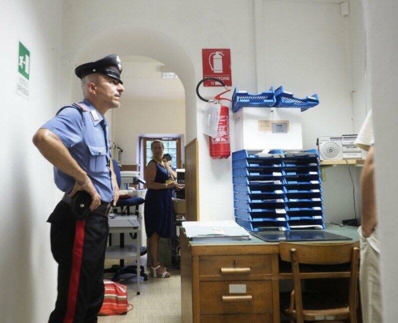 I Carabinieri sul luogo della rapina