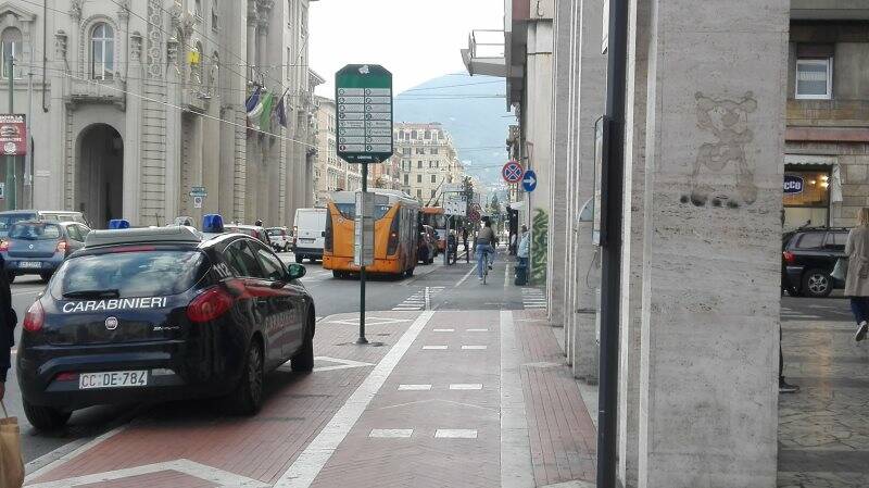 L'intervento dei carabinieri in Via Veneto