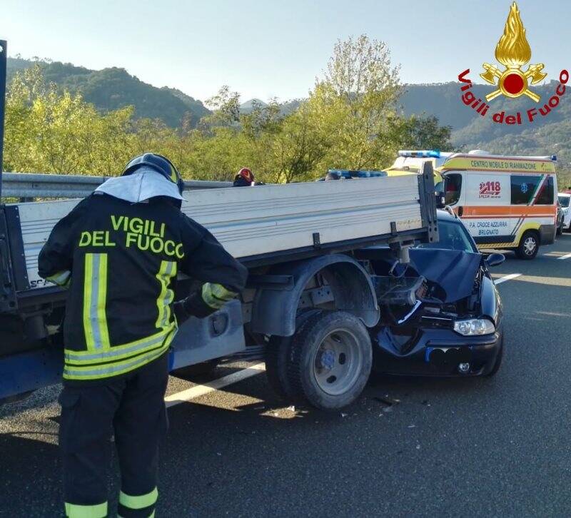 Incidente stradale sulla A12, due feriti